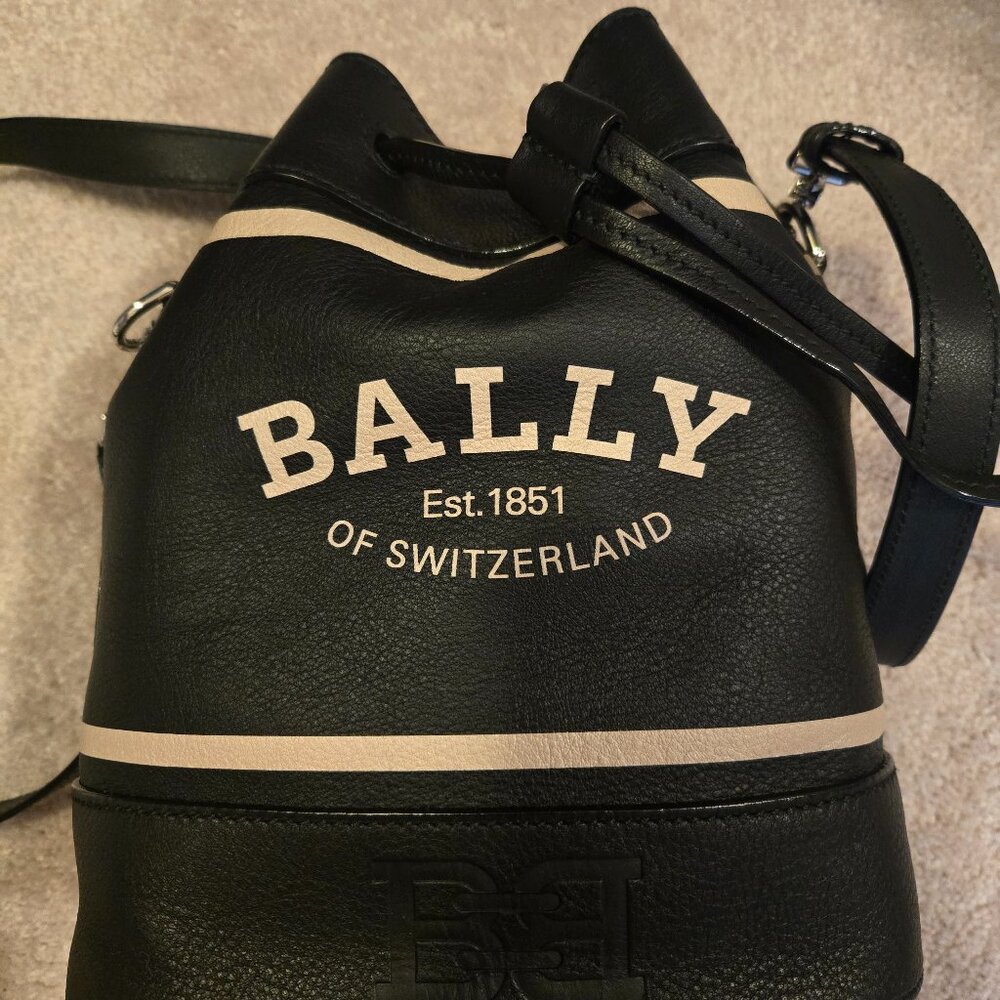 BALLY Bucket Bag LIKE NEW!